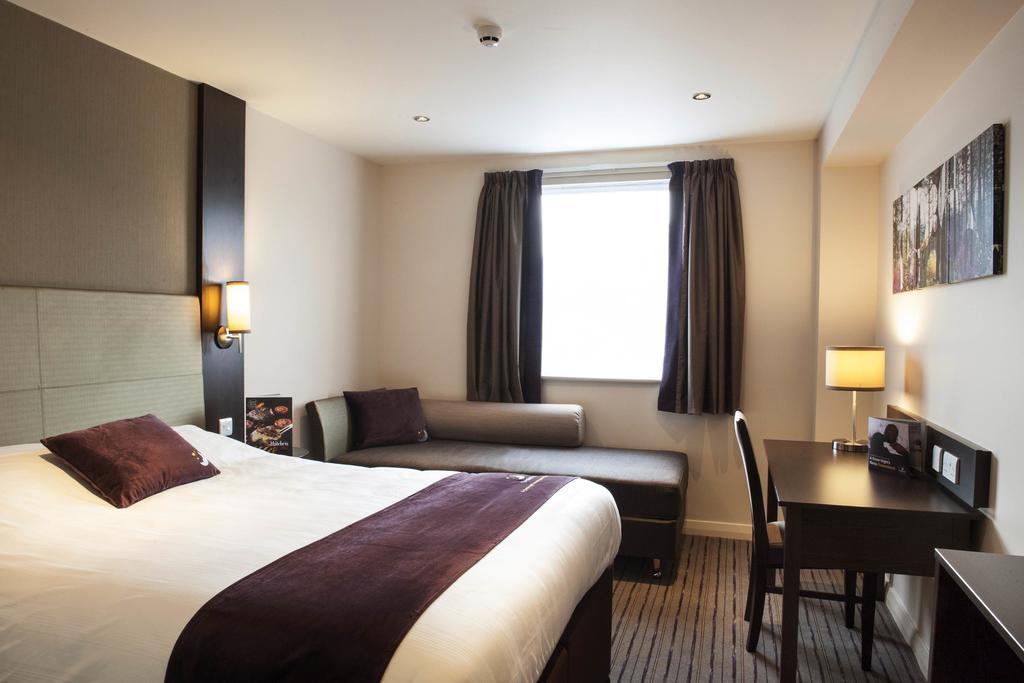 Premier Inn York North Exteriör bild